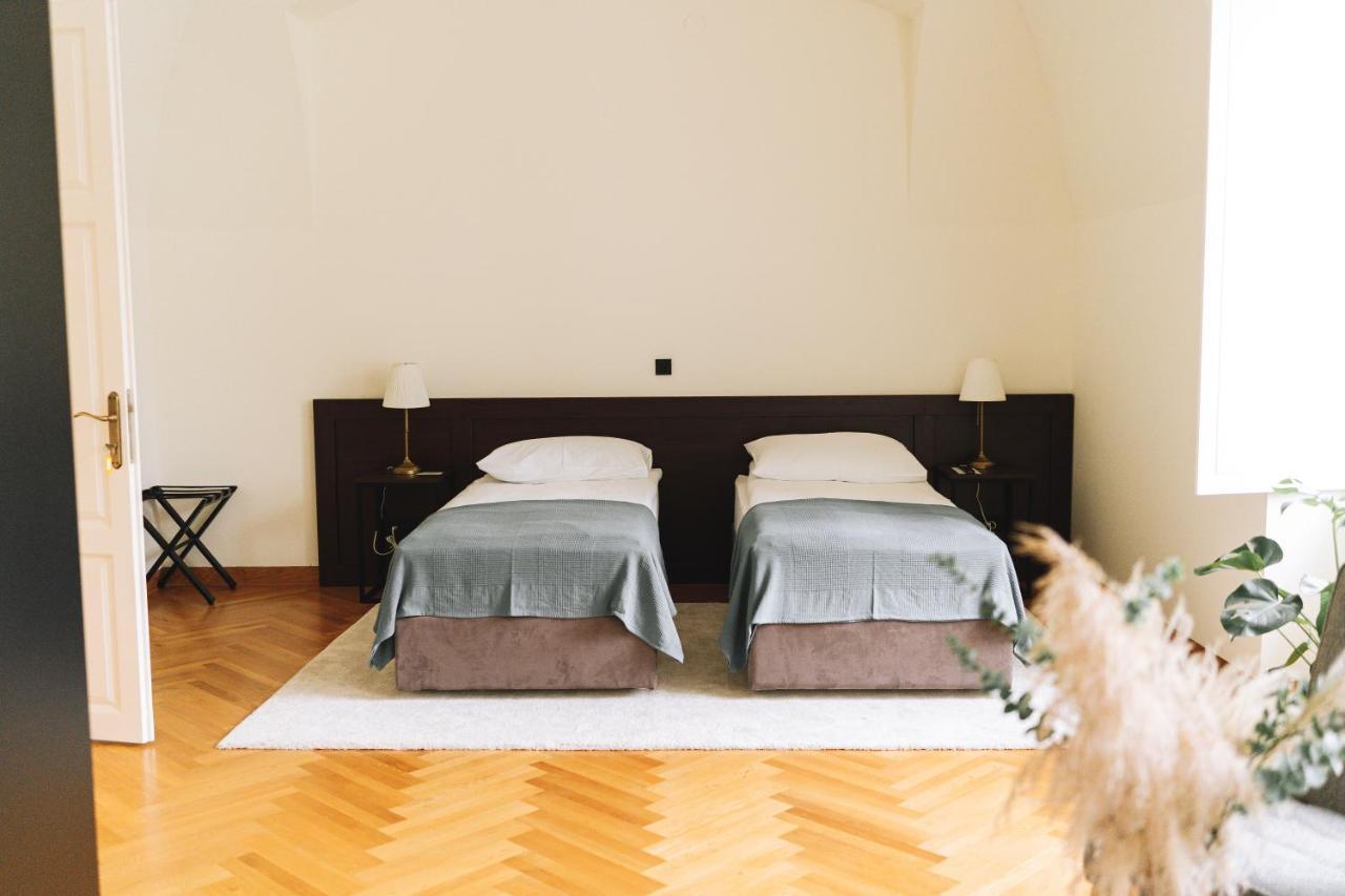 Bed and Breakfast Dvorac Jankovic à Suhopolje Extérieur photo